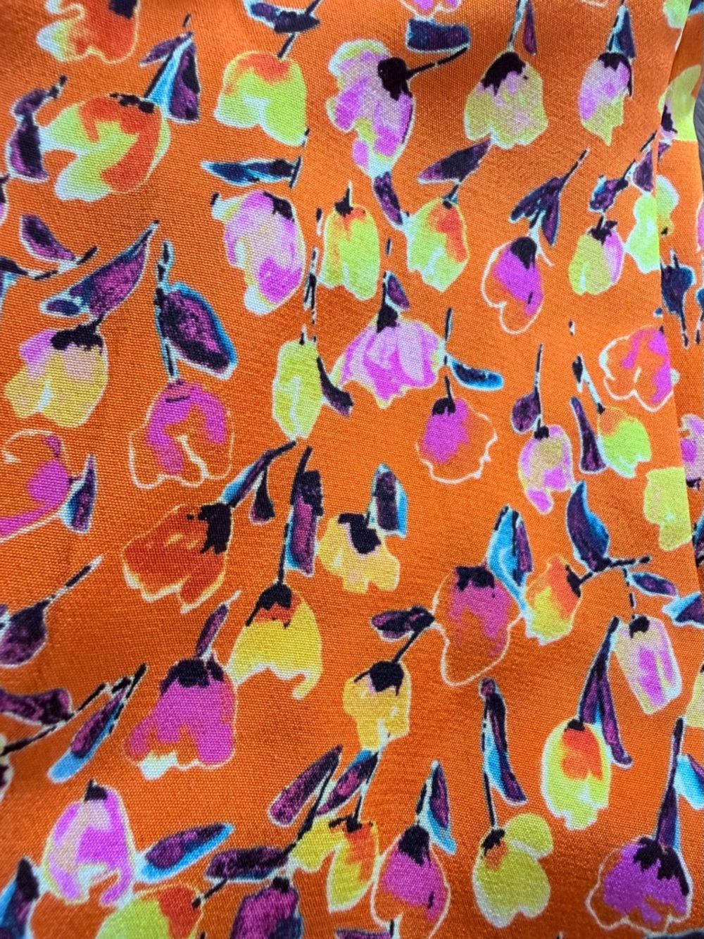 Versace 100% Silk Orange Floral Shorts - Picture 8 of 8